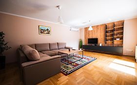 Spacious & Modern Apartments- Old Town